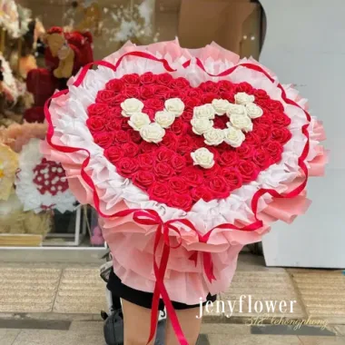 Bó Tim Khổng Lồ Chữ Vợ Đỏ Mix: Tuyệt Tác Quà Tặng Thể Hiện Tình Yêu Vĩnh Cửu Cho Người Phụ Nữ Của Đời Bạn